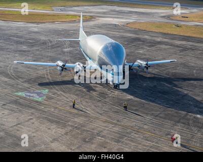 Le Super Guppy cargo) taxis à la rampe avant de charger l'Orion Multi-Purpose capsule de l'équipage pour le voyage au Centre spatial Kennedy le 31 janvier 2016 à la Nouvelle Orléans, Louisiane. Banque D'Images