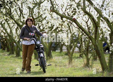 En mon père's Den est un 2004 New Zealand film écrit et réalisé par Brad McGann et avec Matthew Macfadyen et Emily Barclay. Il est basé sur le roman du même nom de Maurice Gee. Cette photo est pour un usage éditorial uniquement et est l'auteur de la société film et/ou le photographe attribué par le film ou la société de production et ne peut être reproduite que par des publications dans le cadre de la promotion du film ci-dessus. Un crédit obligatoire pour l'entreprise de film est nécessaire. Le photographe devrait également être portés lorsqu'il est connu. Banque D'Images