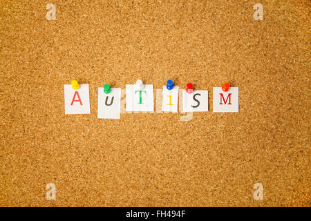 L'Autisme coincé sur le panneau de liège Banque D'Images