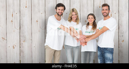 Image composite de portrait de groupe de professionnels bénévoles avec les mains Banque D'Images