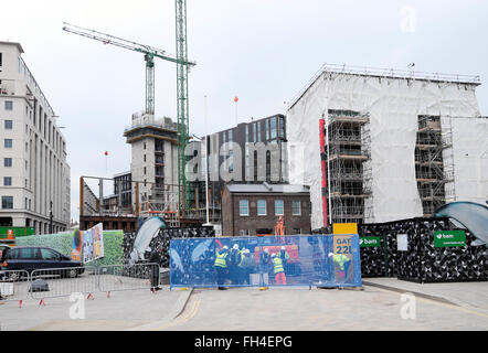 Les travailleurs au King's Cross site London UK construction Régénération KATHY DEWITT Banque D'Images