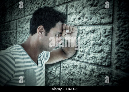 Image composite de colère man leaning on white background Banque D'Images