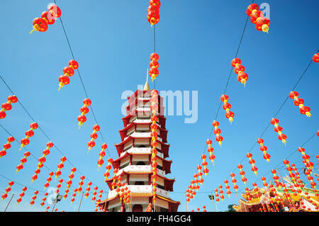Pagode Chinoise et lanternes pendant le nouvel an chinois Banque D'Images