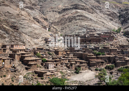 Maisons dans les montagnes à proximité de parc national de Toubkal Imlil, Maroc Banque D'Images