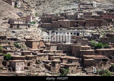 Maisons dans les montagnes à proximité de parc national de Toubkal Imlil, Maroc Banque D'Images