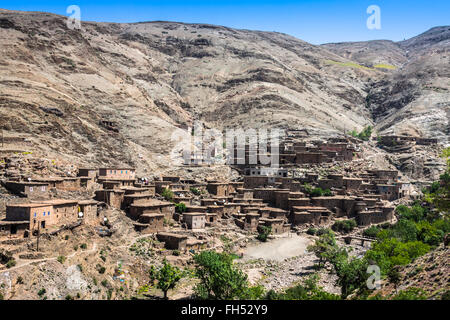 Maisons dans les montagnes à proximité de parc national de Toubkal Imlil, Maroc Banque D'Images