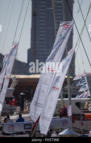 L'arrivée des équipes de voile de The Pearl Qatar National sur la Journée des sports 2014. EFG Voile Saoudite - la visite. Banque D'Images