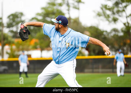 Port Charlotte, en Floride, aux États-Unis. Feb 23, 2016. Vous VRAGOVIC | fois.Rays de Tampa Bay pitcher Dana Eveland (51) au cours de l'entraînement de printemps des rayons à Charlotte Sports Park à Port Charlotte, en Floride, le mardi 23 février, 2016. © Vous Vragovic/Tampa Bay Times/ZUMA/Alamy Fil Live News Banque D'Images