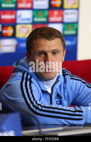 Kiev, Ukraine. 23 Février 2016 : FC Dynamo Kyiv manager Serhiy conte lors d'une conférence de presse avant le match de la Ligue des Champions contre Manchester City FC Dynamo au Camp d'entraînement. Dynamo Kiev fera face à Manchester City à l'UEFA Champions League round 16 match de football le 24 février 2016 à NSC Olimpiyskyi stadium de Kiev. Oleksandr Prykhodko/Alamy Live News Banque D'Images