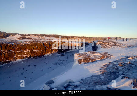 Leif le Chanceux pont entre deux continents de l'Amérique du Nord où les plaques tectoniques eurasienne et hiver Islande Reykjanes dérive Banque D'Images