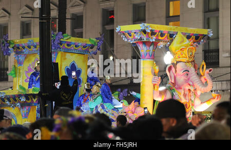 La Nouvelle-Orléans, Louisiane, Etats-Unis. Feb 8, 2016. La Krewe of Proteus roule dans le centre-ville en Février 08, 2016 à la Nouvelle Orléans, Louisiane, USA. La ville célèbre le Mardi Gras avec le point culminant sur le Mardi Gras. © Dan Anderson/ZUMA/Alamy Fil Live News Banque D'Images