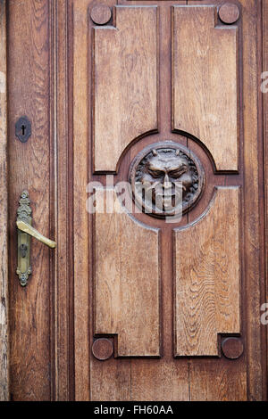 Détail sur la porte, Stare Miasto, Varsovie, Pologne Banque D'Images