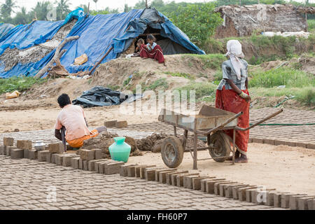 L'Inde, le Tamil Nadu, Pondichéry aera. La vie rurale dans les petits villages, la pauvreté Banque D'Images