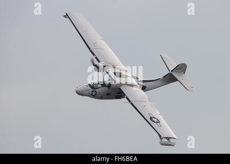 La Voile avion Catalina (G-PBYA/44-3915), un exemple de construction canadienne, au cours de son exposé au Salon aéronautique de Leuchars en 2013. Banque D'Images