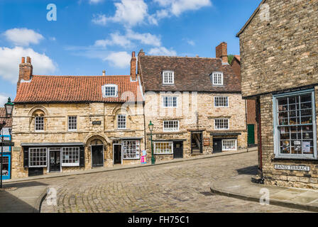 Steep Hill traverse la vieille ville historique de Lincoln, Lincolnshire, Angleterre Banque D'Images