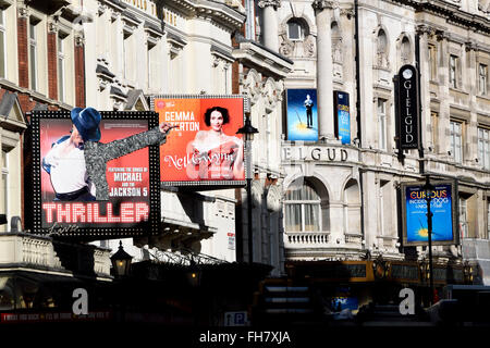 Londres, Angleterre, Royaume-Uni. Les théâtres sur Shaftesbury Avenue - Thriller (Lyric Theatre) ; Nell Gwynn (Apollo) curieux incident... Banque D'Images