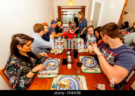 Une famille traditionnelle, le dîner de Noël, Brighton, Sussex, UK Banque D'Images