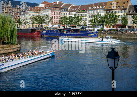 Les excursions en bateau sur l'Ill, 'Quai des Pêcheurs Pêcheurs' Quay, maisons au bord de l'eau, Strasbourg, Alsace, France Banque D'Images