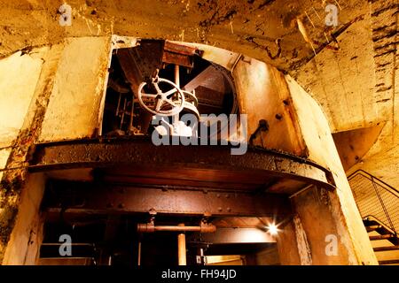 Tourelle du réservoir et de l'artillerie tower à Fort Douaumont, champ de bataille de Verdun. Mars 2015. Banque D'Images