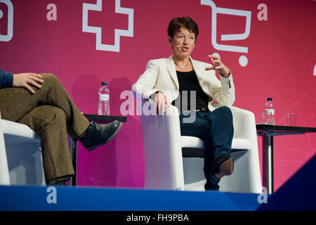 Barcelone, Catalogne, Espagne. Feb 24, 2016. Pdg de Getty Images Dawn Airey parle au cours d'une conférence sur le commerce mobile au Mobile World Congress à Barcelone. Crédit : Jordi Boixareu/ZUMA/Alamy Fil Live News Banque D'Images