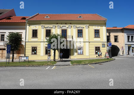 Levoca, Presov, Slovaquie - août 06, 2013 : Ancien bâtiment historique du cinéma sur la place centrale de la ville de Levoca, Slovaquie. Banque D'Images