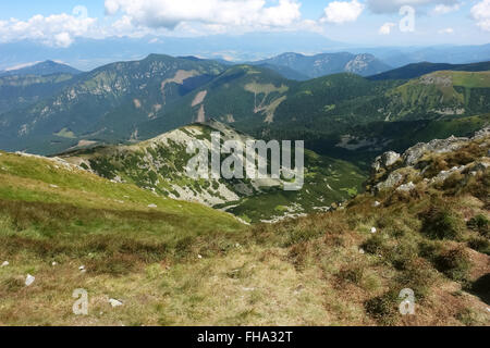 Jasna resort, les Basses Tatras, Slovaquie - août 05, 2013 : Paysage dans les Basses Tatras avec ciel et le vert des montagnes. Banque D'Images