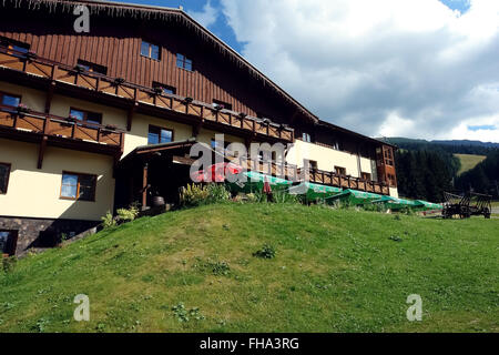 Jasna resort, les Basses Tatras, Slovaquie - août 05, 2013 : Avis sur l'hotel Druzba de l'été, Jasna resort dans les Basses Tatras, en Slovaquie. Banque D'Images