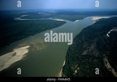 Rives de la rivière Araguaia montrant les pentes de sable - plage fluviale ou river beach - à Ilha do Félice Félice ( ) de l'île, la plus grande île fluviale, forêt amazonienne, au Brésil. Banque D'Images