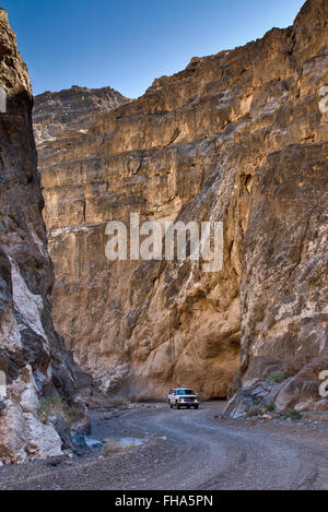 Location de presser les Narrows de Titus Canyon au Grapevine Mountains, Death Valley National Park, California, USA Banque D'Images