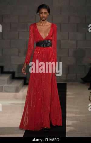 Amanda Wakeley Catwalk à la London Fashion Week AW16, LFW AW16. 23/02/2016 Banque D'Images
