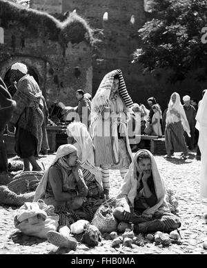 Les femmes paysannes vendant des produits du marché Gran Canaria Espagne 1950 Banque D'Images