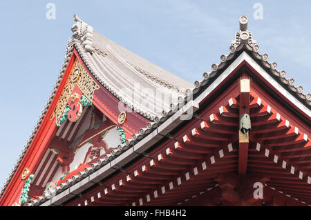 Détail de toit Hondō, hall principal, Senso-ji, temple bouddhiste, Asakusa, Tokyo, Japon Banque D'Images