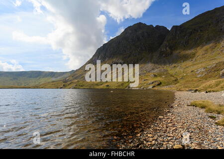 Llyn Dyfi, source de la rivière Dyfi qui se trouve en dessous du sommet de l'abrie Banque D'Images