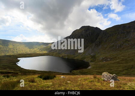 Llyn Dyfi, source de la rivière Dyfi qui se trouve en dessous du sommet de l'abrie Banque D'Images