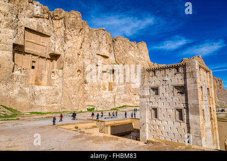 Anciennes tombes de rois Achéménides à Naqsh-e Rustam en Iran Banque D'Images