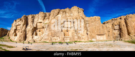 Anciennes tombes de rois Achéménides à Naqsh-e Rustam en Iran Banque D'Images