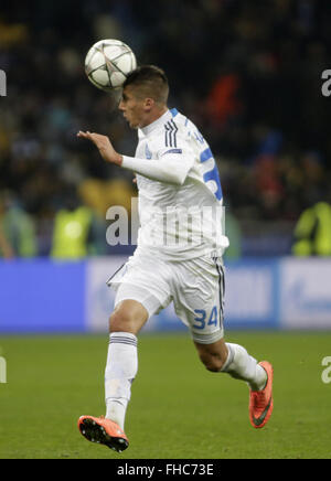 21 janvier 2016 - La Dynamo Yevhen Khacheridi en action lors de la Ligue des Champions Tour de jambe premier 16 match de football entre le FC Dynamo Kiev et Manchester City FC le 24 février 2016 à l'Olimpiyskyi stadium de Kiev. © Michel Stepanov/ZUMA/Alamy Fil Live News Banque D'Images