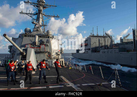 Porte-avions USS Theodore Roosevelt 14100 Formation en cours de groupe Banque D'Images