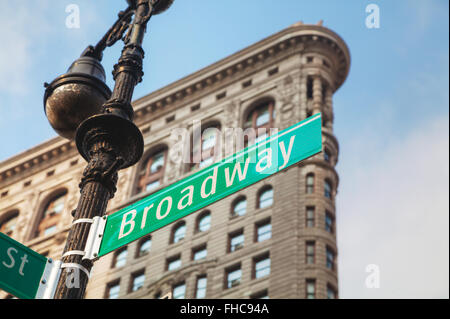 Signe de Broadway à New York City, USA, un jour ensoleillé Banque D'Images