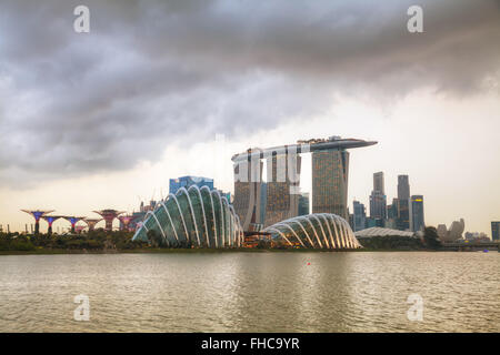 Singapour - 07 novembre : Aperçu de la marina bay avec Marina Bay Sands sur Novembre 07, 2015 à Singapour. Banque D'Images