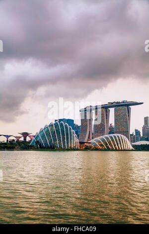 Singapour - 07 novembre : Aperçu de la marina bay avec Marina Bay Sands sur Novembre 07, 2015 à Singapour. Banque D'Images