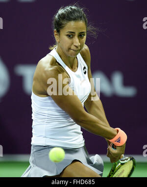Doha, Qatar. Feb 24, 2016. Cagla Buyukakcay de la Turquie au cours de la concurrence des célibataires troisième ronde match contre Roberta Vinci de l'Italie à la WTA Open du Qatar 2016 à Doha, Qatar, le 24 février 2016. Roberta Vinci a remporté 2-0. Credit : Nikku/Xinhua/Alamy Live News Banque D'Images