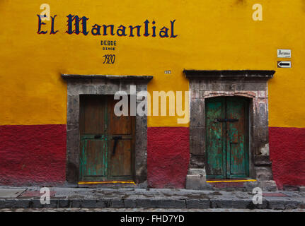 Deux portes - San Miguel de Allende, Mexique Banque D'Images