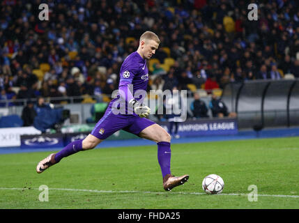 Kiev, Ukraine. 24 Février, 2016. Le gardien de but Joe Hart de Manchester City en action au cours de l'UEFA Champions League Round 16 match de football FC Dynamo Kyiv vs Manchester City FC à NSC Olimpiyskyi stadium à Kiev, le 24 février 2016. Crédit : Oleksandr Prykhodko/Alamy Live News Banque D'Images