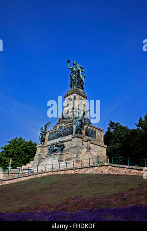 Monument Niederwalddenkmal Rudesheim ci-dessus, Allemagne Banque D'Images