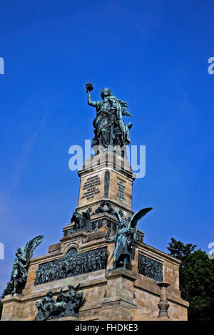 Monument Niederwalddenkmal Rudesheim ci-dessus, Allemagne Banque D'Images