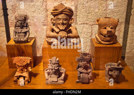 ZAPOTEC chiffres provenant de tombes dans le musée culturel d'OAXACA ou Museo de las Culturas de Oaxaca - Mexique Banque D'Images