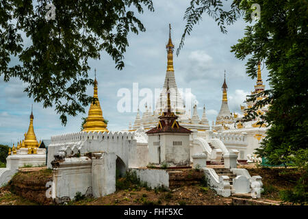 Les pagodes, ancienne ville Inwa ou Ava, Mandalay Division, Myanmar, Birmanie Banque D'Images