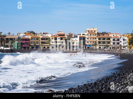 Hautes vagues sur la plage, La Playa, Valle Gran Rey, La Gomera, Canary Islands, Spain Banque D'Images