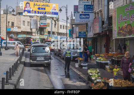 Une vue sur la rue dans le village de Kérak, Royaume hachémite de Jordanie, Moyen-Orient. Banque D'Images